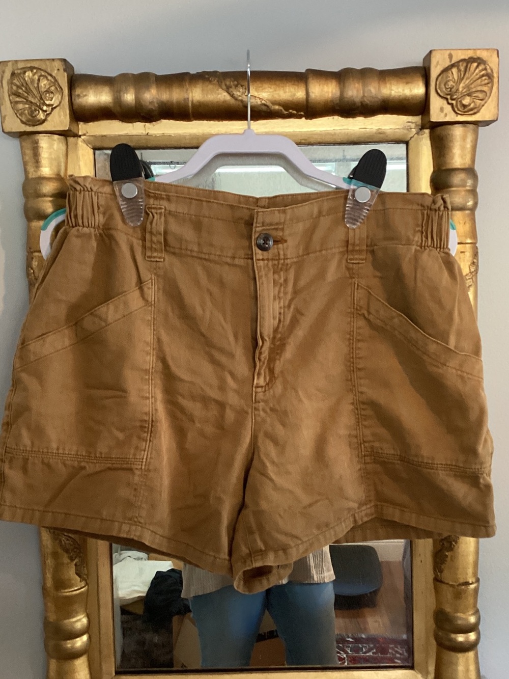 Old Navy Women's Cargo Shorts in Tan